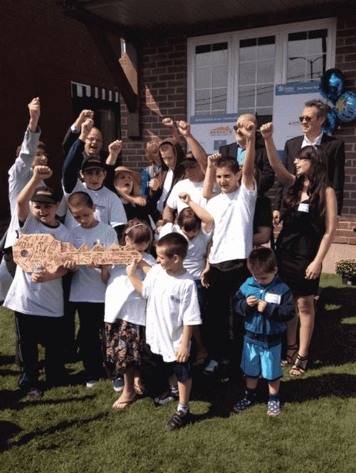 Costa Family Moves to New House in Toronto, ON